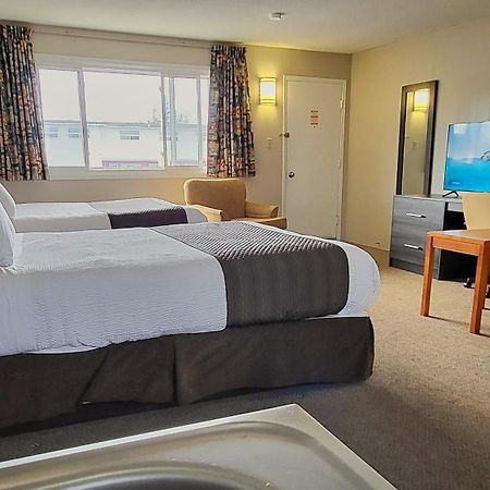 Maple Leaf Inn & Suites Kincardine Esterno foto