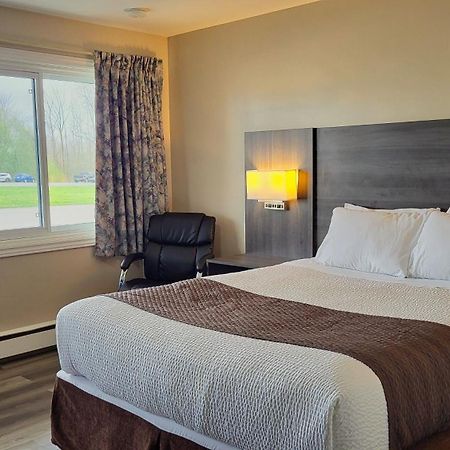 Maple Leaf Inn & Suites Kincardine Esterno foto