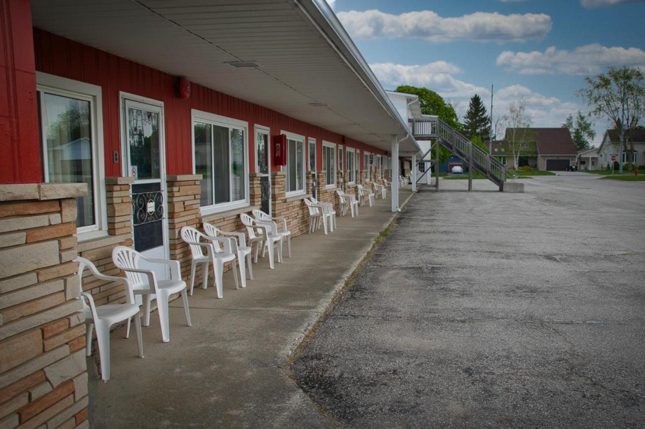 Maple Leaf Inn & Suites Kincardine Esterno foto