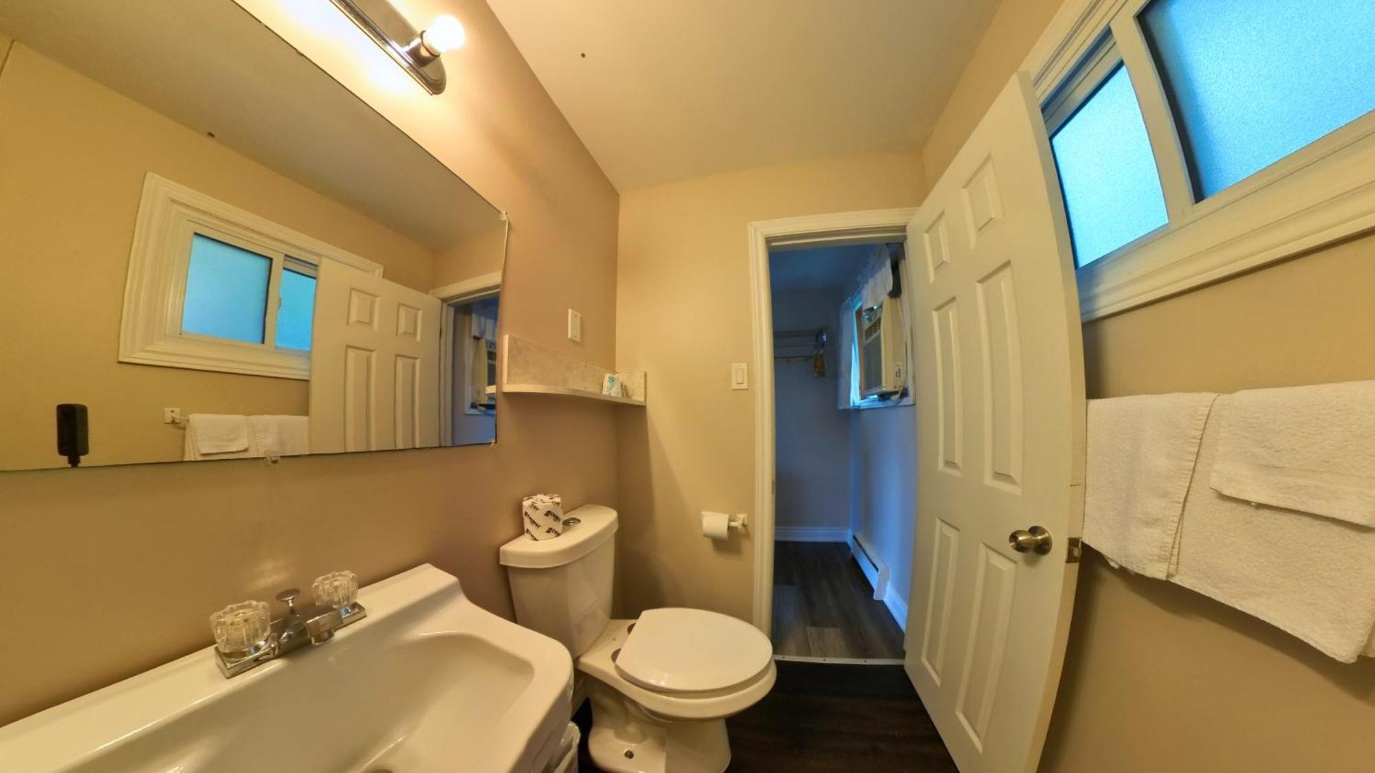 Maple Leaf Inn & Suites Kincardine Esterno foto